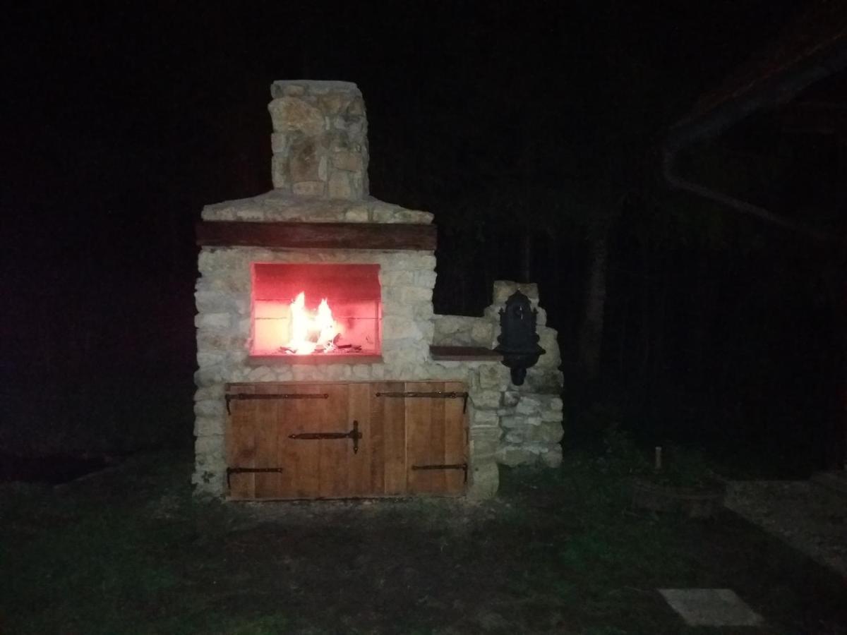 Holiday House Apartment Voukov Mlin シュマリェ・プリ・イェルシャフ エクステリア 写真