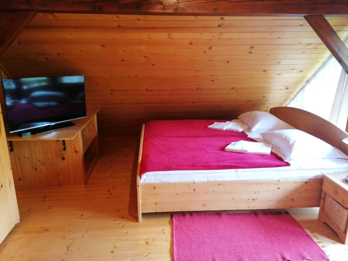 Holiday House Apartment Voukov Mlin シュマリェ・プリ・イェルシャフ エクステリア 写真