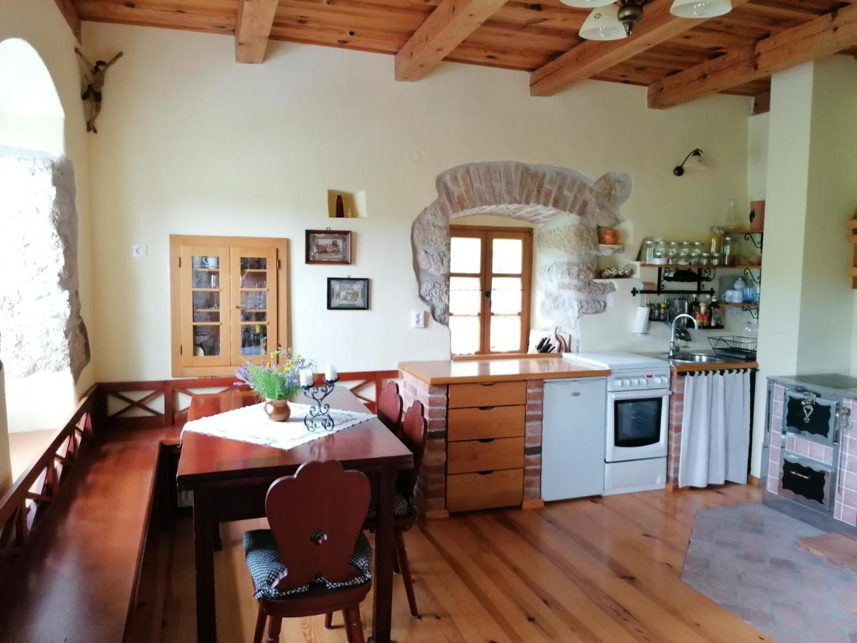 Holiday House Apartment Voukov Mlin シュマリェ・プリ・イェルシャフ エクステリア 写真